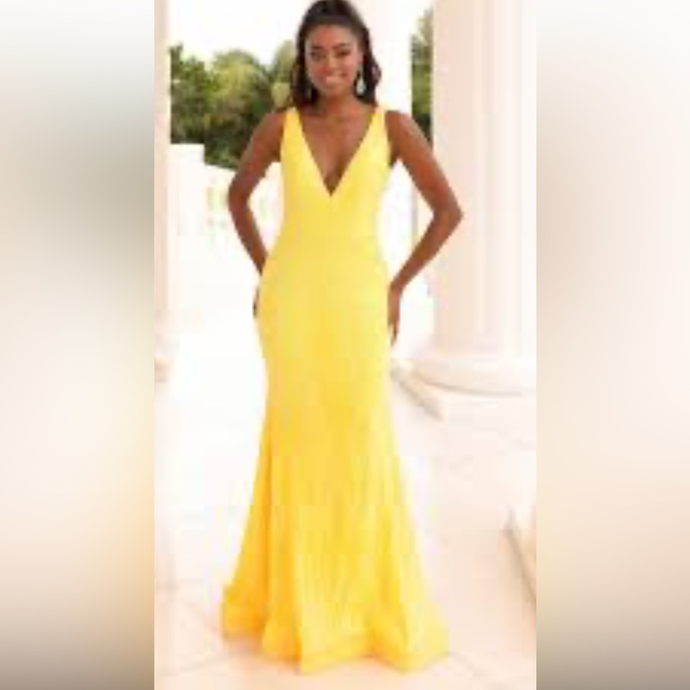Sleek Yellow V-Neck Maxi Dress